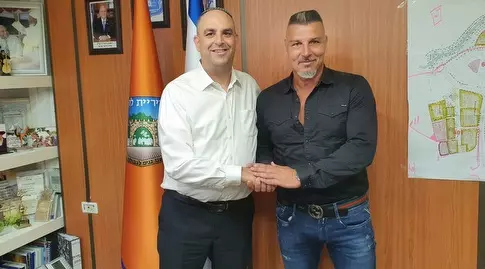 ראש עיריית לוד יאיר רביבו ואיציק זוהר (מערכת ONE)