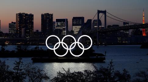 הסמל האולימפי על המים בטוקיו (רויטרס)