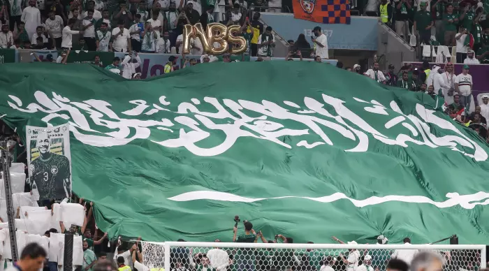 התפאורה של אוהדי ערב הסעודית (רדאד ג'בארה)