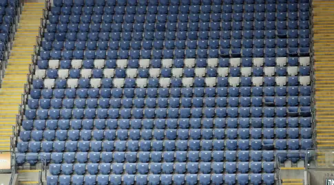 הכיסאות באצטדיון שלמה ביטוח (עמרי שטיין)