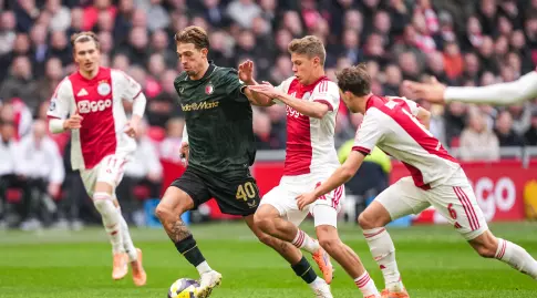 לוציאנו ולנטה מוביל כדור (IMAGO)