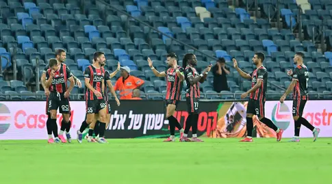שחקני הפועל חיפה חוגגים (חגי מיכאלי)