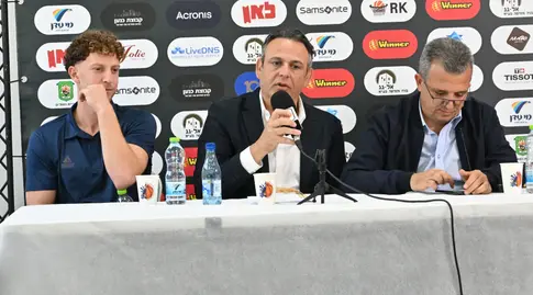 כרמל שאמה הכהן, אבי גבאי וגיל בני (ראובן שוורץ)