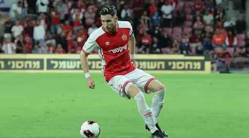 אדריאן אוגריסה. עשוי לפתוח בהרכב (מרטין גוטדאמק)