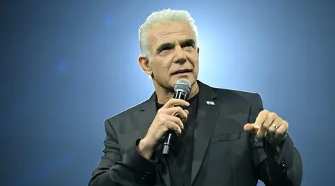 יאיר לפיד (אלעד גוטמן)