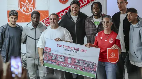 הוריו של יאיר אליהו ז״ל (קרדיט: האתר הרשמי של הפועל תל אביב)