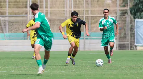 רוי טוביאק מוביל התקפה של בית"ר ירושלים (עמרי שטיין)