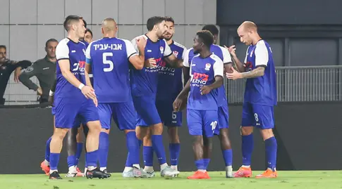 שחקני בני סכנין חוגגים (שחר גרוס)