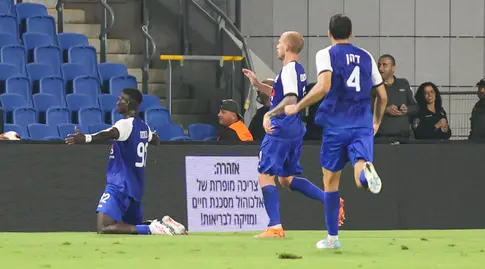 סאנה גומס חוגג (שחר גרוס)
