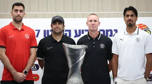 דור פרץ, קני מילר, אליניב ברדה ואסף צור עם גביע הטוטו (רדאד ג