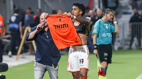 ג