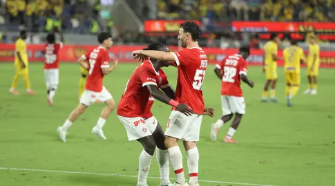 עמרי אלטמן ודניאל דאפה חוגגים (שחר גרוס)
