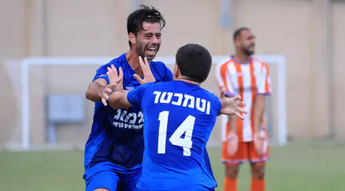 ליאם וטמכטר מאושר (חג