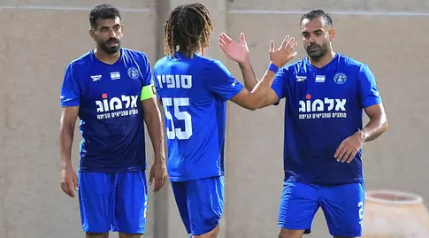 שחקני הפועל עכו מרוצים (חג