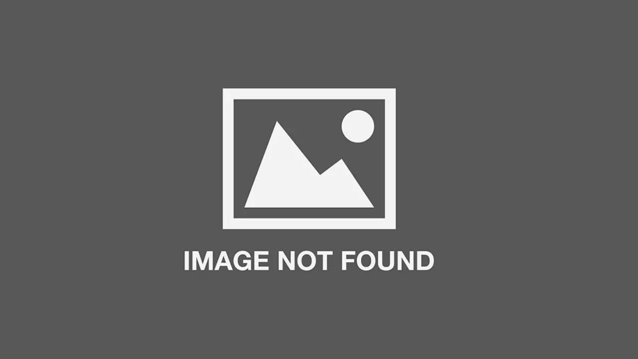 מני לוי בביתו. צילום: אופירה אסייג, כל הזכויות שמורות ואין לעשות בהן שימוש