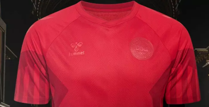 חולצת נבחרת דנמרק למונדיאל (טוויטר)