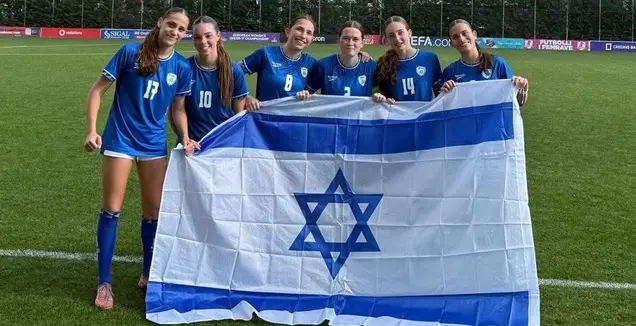 שחקניות רעננה בנבחרת: קרן פביאן, קפטנית הנבחרת, אווה אמקייס, רוני שחם, הילה אריאל, אלה בן צבי ואלה כרמיל (באדיבות הפועל רעננה נשים)