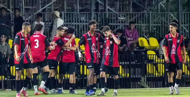 שחקני נערים א' של הפועל ירושלים חוגגים (אורן בן חקון)